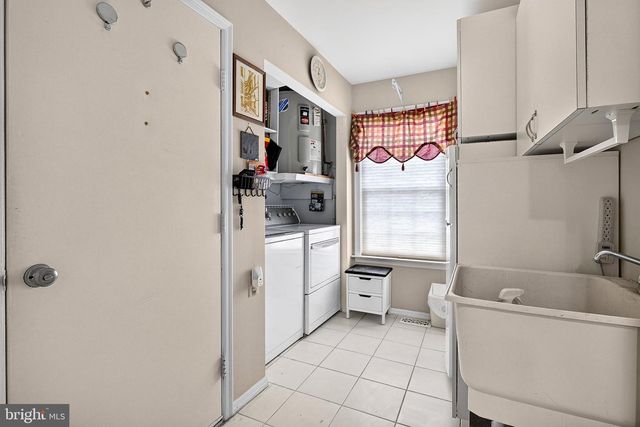 11 CANTERBURY DR, Monroe Township, NJ 08831