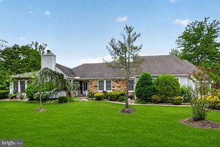 11 CANTERBURY DR, Monroe Township, NJ 08831