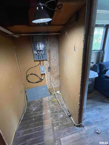 502 E MATTHEW Street, Sesser, IL 62884