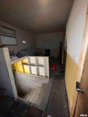 502 E MATTHEW Street, Sesser, IL 62884