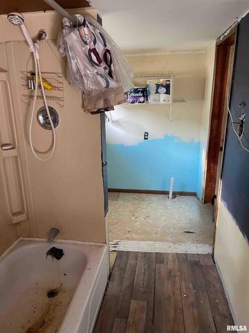 502 E MATTHEW Street, Sesser, IL 62884