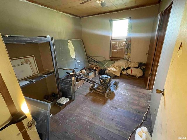 502 E MATTHEW Street, Sesser, IL 62884