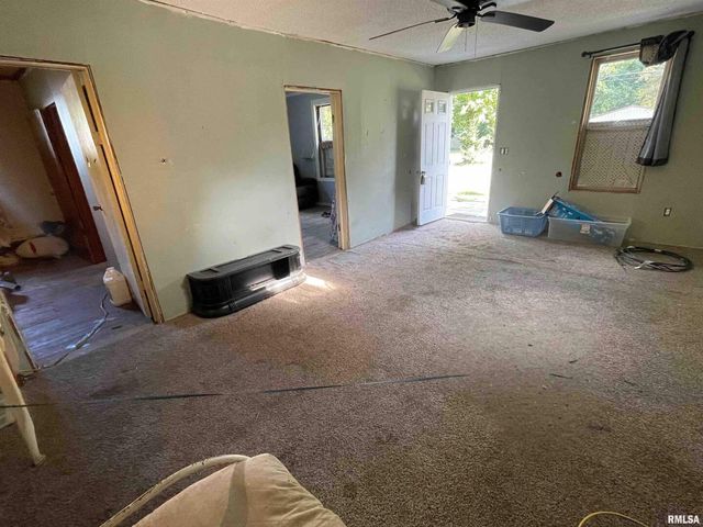 502 E MATTHEW Street, Sesser, IL 62884