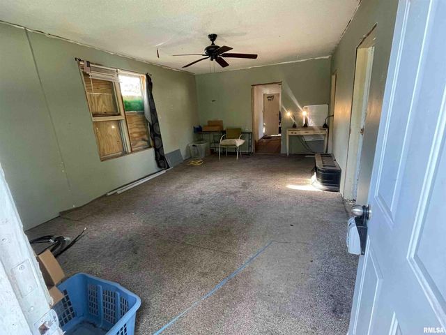 502 E MATTHEW Street, Sesser, IL 62884