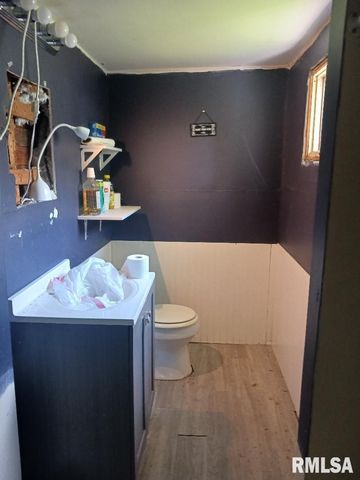 502 E MATTHEW Street, Sesser, IL 62884