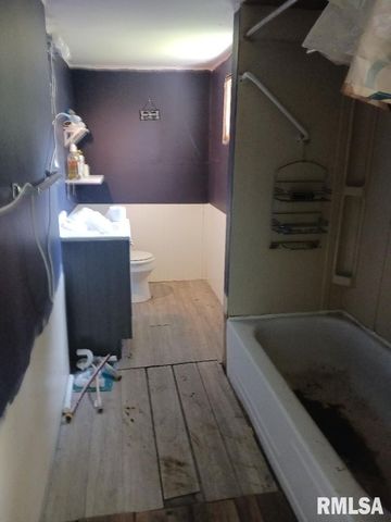 502 E MATTHEW Street, Sesser, IL 62884