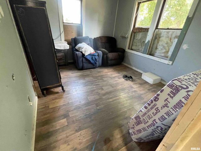 502 E MATTHEW Street, Sesser, IL 62884