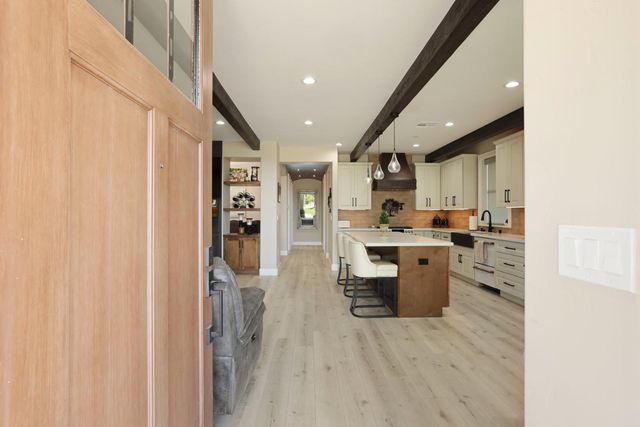 7613 E Harney Ln, Lodi, CA 95240