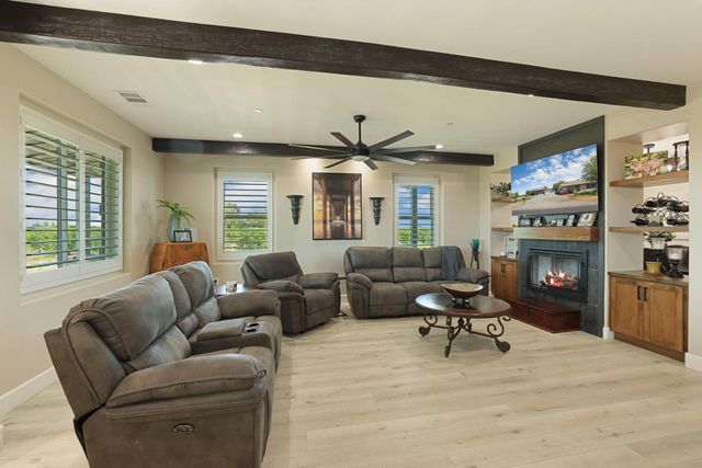 7613 E Harney Ln, Lodi, CA 95240