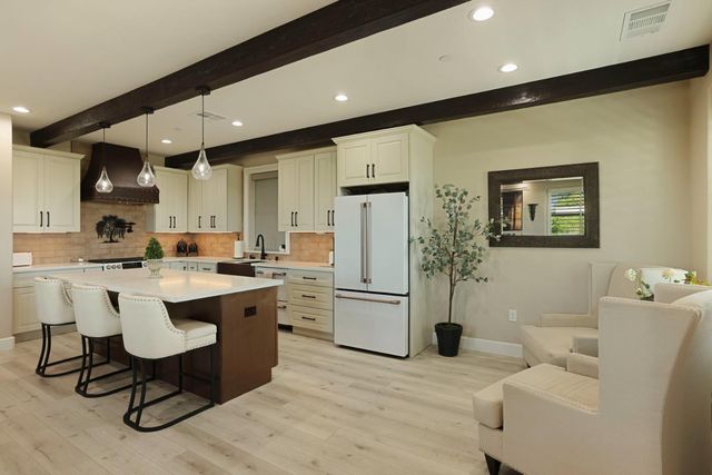 7613 E Harney Ln, Lodi, CA 95240