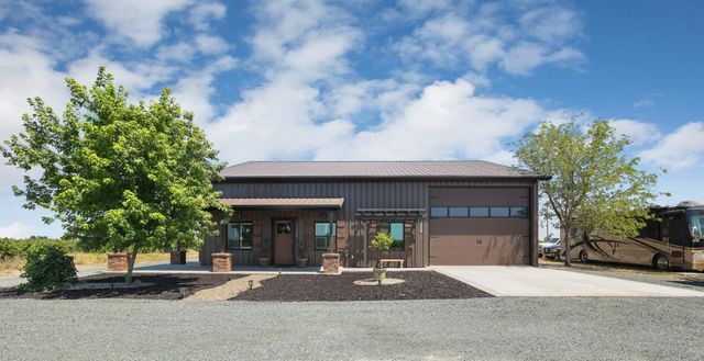 7613 E Harney Ln, Lodi, CA 95240