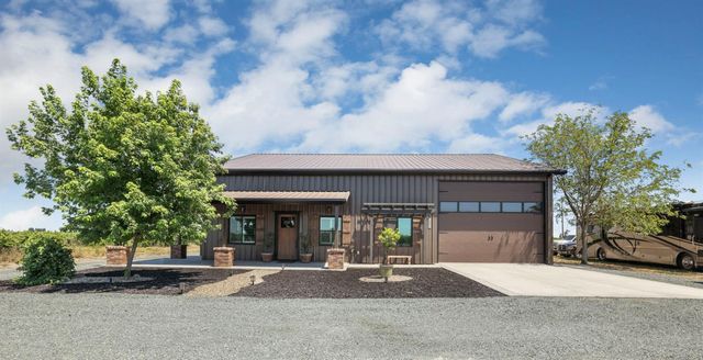 7613 E Harney Ln, Lodi, CA 95240