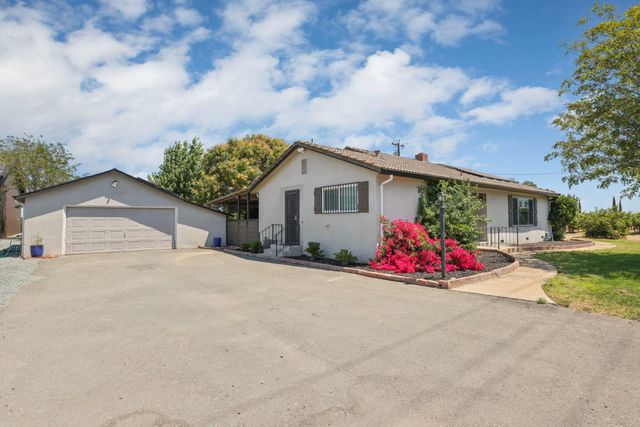 7613 E Harney Ln, Lodi, CA 95240