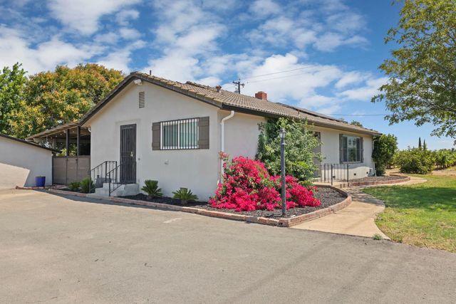 7613 E Harney Ln, Lodi, CA 95240