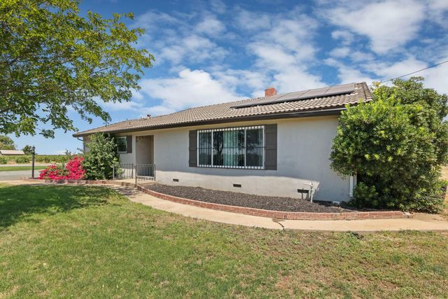 7613 E Harney Ln, Lodi, CA 95240
