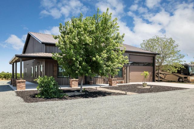 7613 E Harney Ln, Lodi, CA 95240