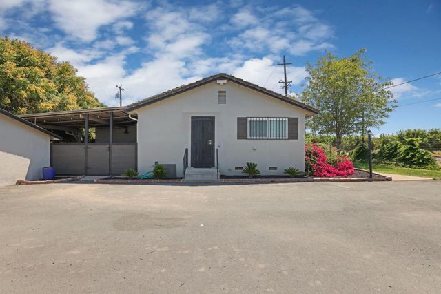 7613 E Harney Ln, Lodi, CA 95240