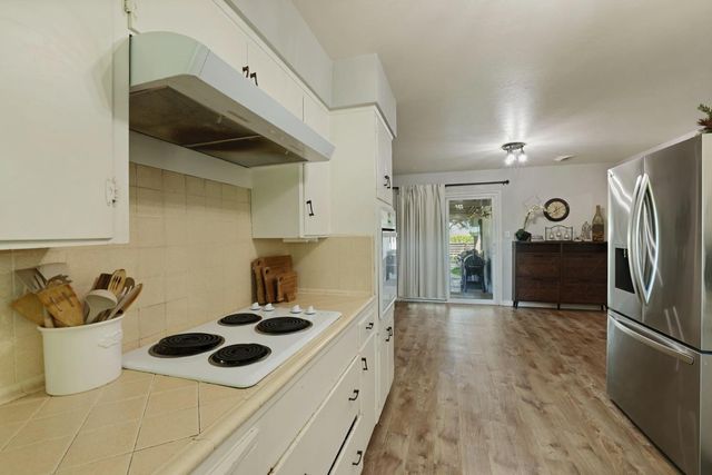 7613 E Harney Ln, Lodi, CA 95240