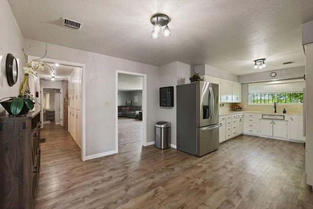 7613 E Harney Ln, Lodi, CA 95240