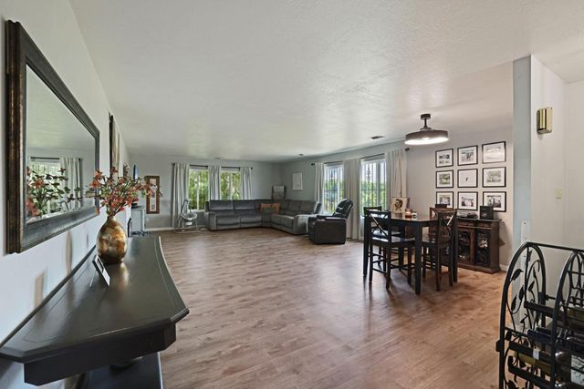 7613 E Harney Ln, Lodi, CA 95240