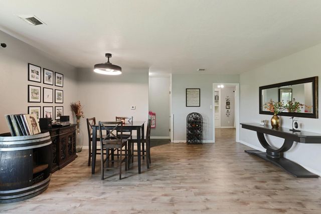 7613 E Harney Ln, Lodi, CA 95240