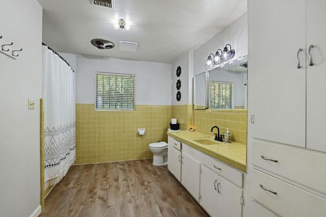7613 E Harney Ln, Lodi, CA 95240