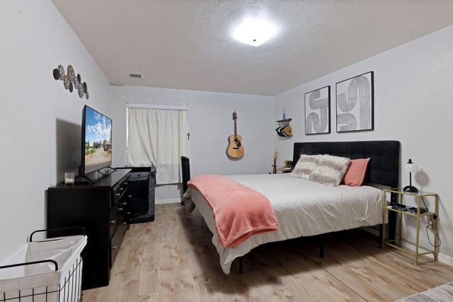 7613 E Harney Ln, Lodi, CA 95240