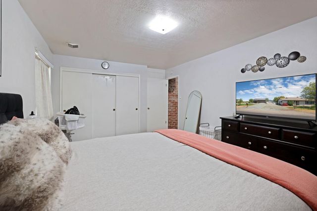 7613 E Harney Ln, Lodi, CA 95240