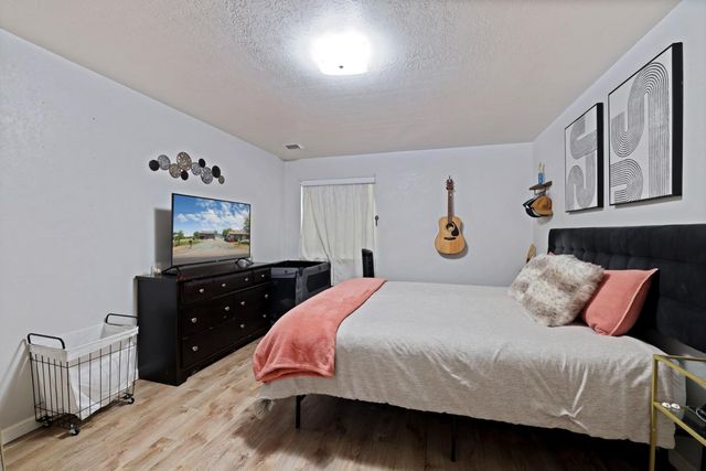 7613 E Harney Ln, Lodi, CA 95240