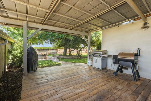 7613 E Harney Ln, Lodi, CA 95240