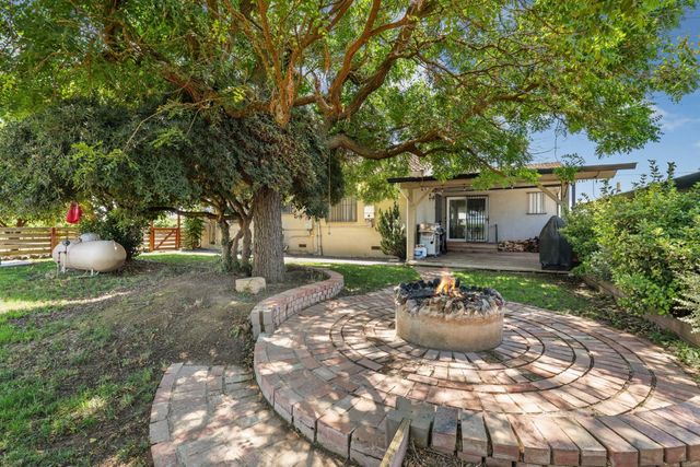 7613 E Harney Ln, Lodi, CA 95240