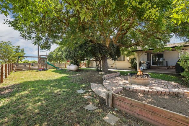7613 E Harney Ln, Lodi, CA 95240