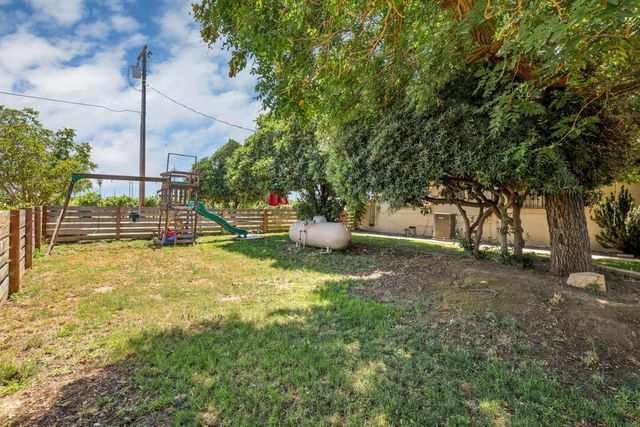 7613 E Harney Ln, Lodi, CA 95240
