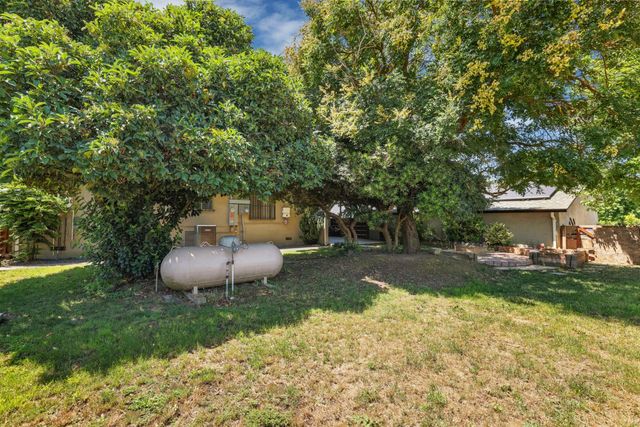 7613 E Harney Ln, Lodi, CA 95240