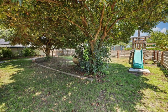 7613 E Harney Ln, Lodi, CA 95240