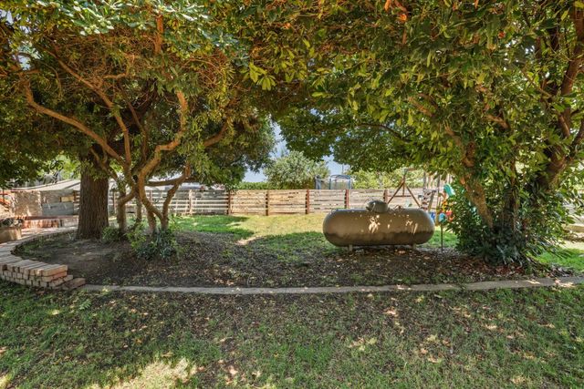 7613 E Harney Ln, Lodi, CA 95240