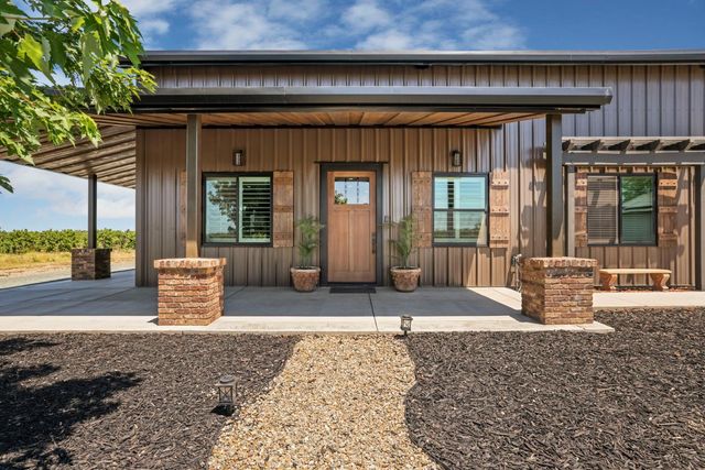 7613 E Harney Ln, Lodi, CA 95240