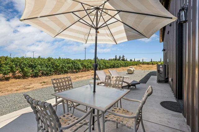 7613 E Harney Ln, Lodi, CA 95240
