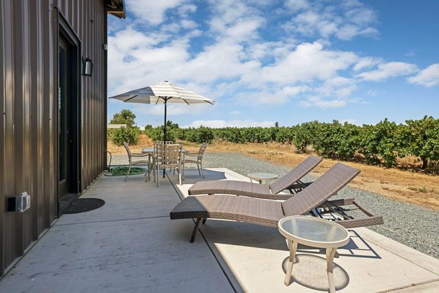 7613 E Harney Ln, Lodi, CA 95240