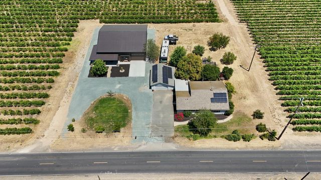 7613 E Harney Ln, Lodi, CA 95240