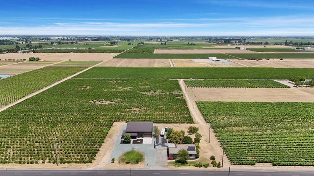7613 E Harney Ln, Lodi, CA 95240