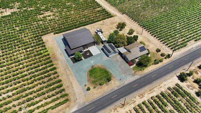 7613 E Harney Ln, Lodi, CA 95240