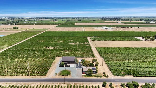 7613 E Harney Ln, Lodi, CA 95240