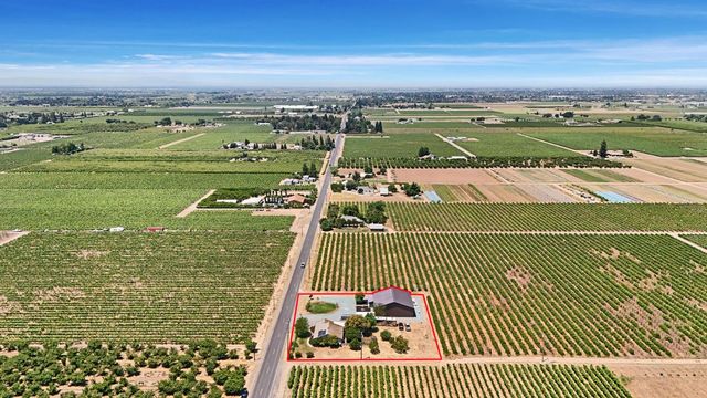 7613 E Harney Ln, Lodi, CA 95240
