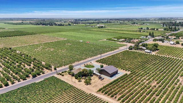 7613 E Harney Ln, Lodi, CA 95240