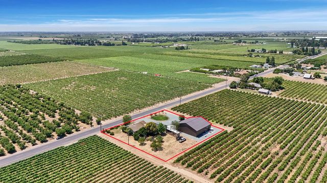 7613 E Harney Ln, Lodi, CA 95240
