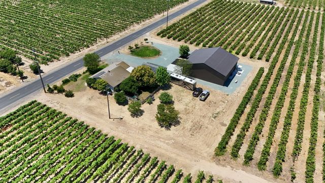 7613 E Harney Ln, Lodi, CA 95240