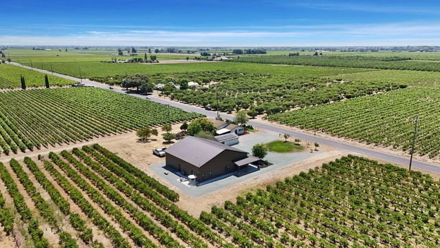 7613 E Harney Ln, Lodi, CA 95240