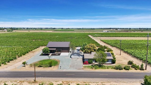 7613 E Harney Ln, Lodi, CA 95240