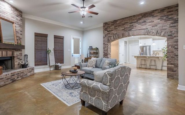 4001 Briarwood Road, Lake Charles, LA 70605